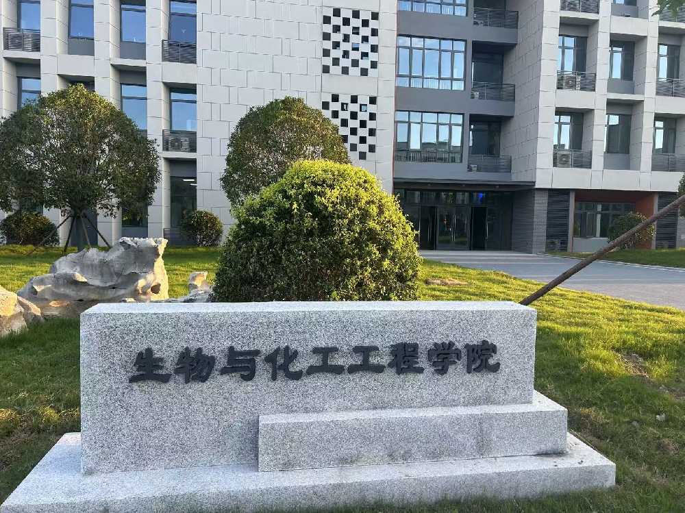 新疆维吾尔自治区扬州职业大学体育场高杆灯项目